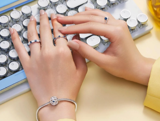 Xu hướng trang sức tối giản 2026