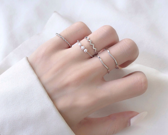 Nhẫn trơn xếp lớp