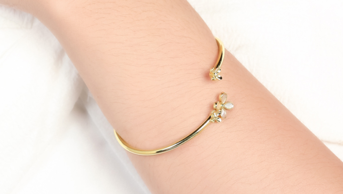 Vòng tay dạng kiềng mảnh